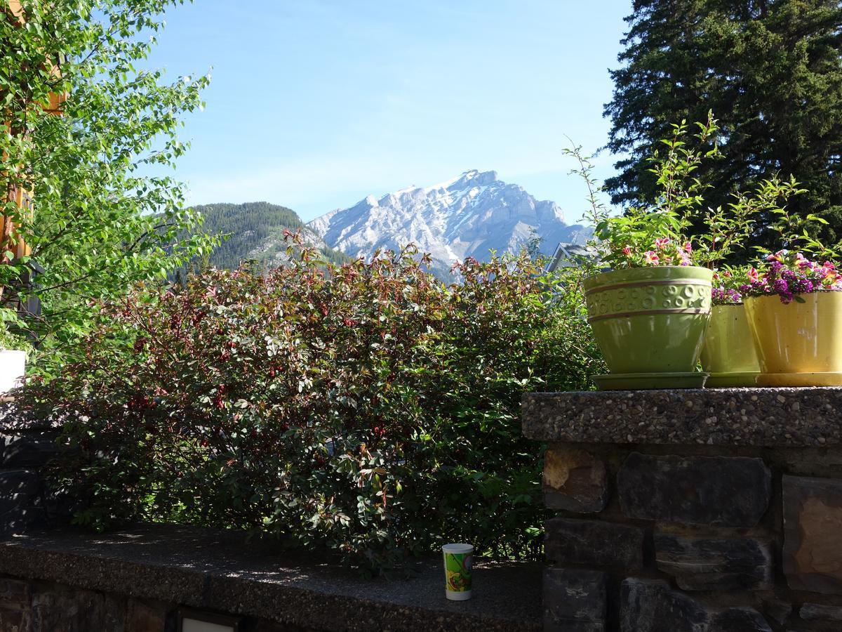 Buffaloberry Bed & Breakfast Panzió Banff Kültér fotó